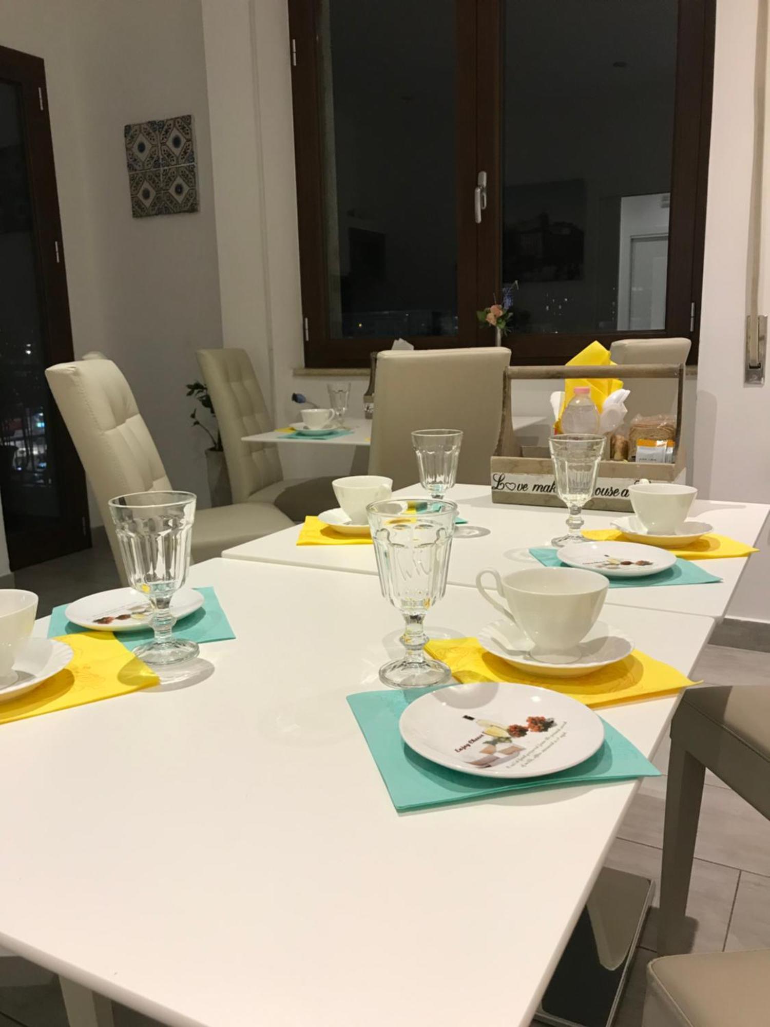 Alojamento de Acomodação e Pequeno-almoço International Garibaldi Nápoles